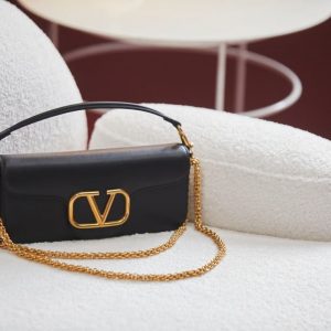 Valentino presents the new Valentino Garavani Locò bag