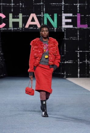 A Lesson in Tweed for Chanel's Fall-Winter 2022/23 Ready to Wear Collection  – The Laterals