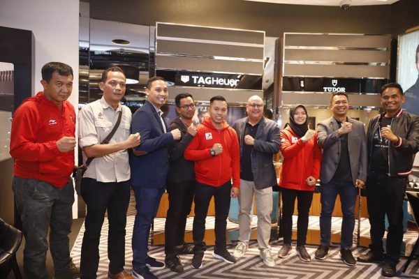 INTIME PRESENTS TAG HEUER WATCH TO INDONESIAN SPORT CLIMBER FOR BREAKING WORLD RECORD