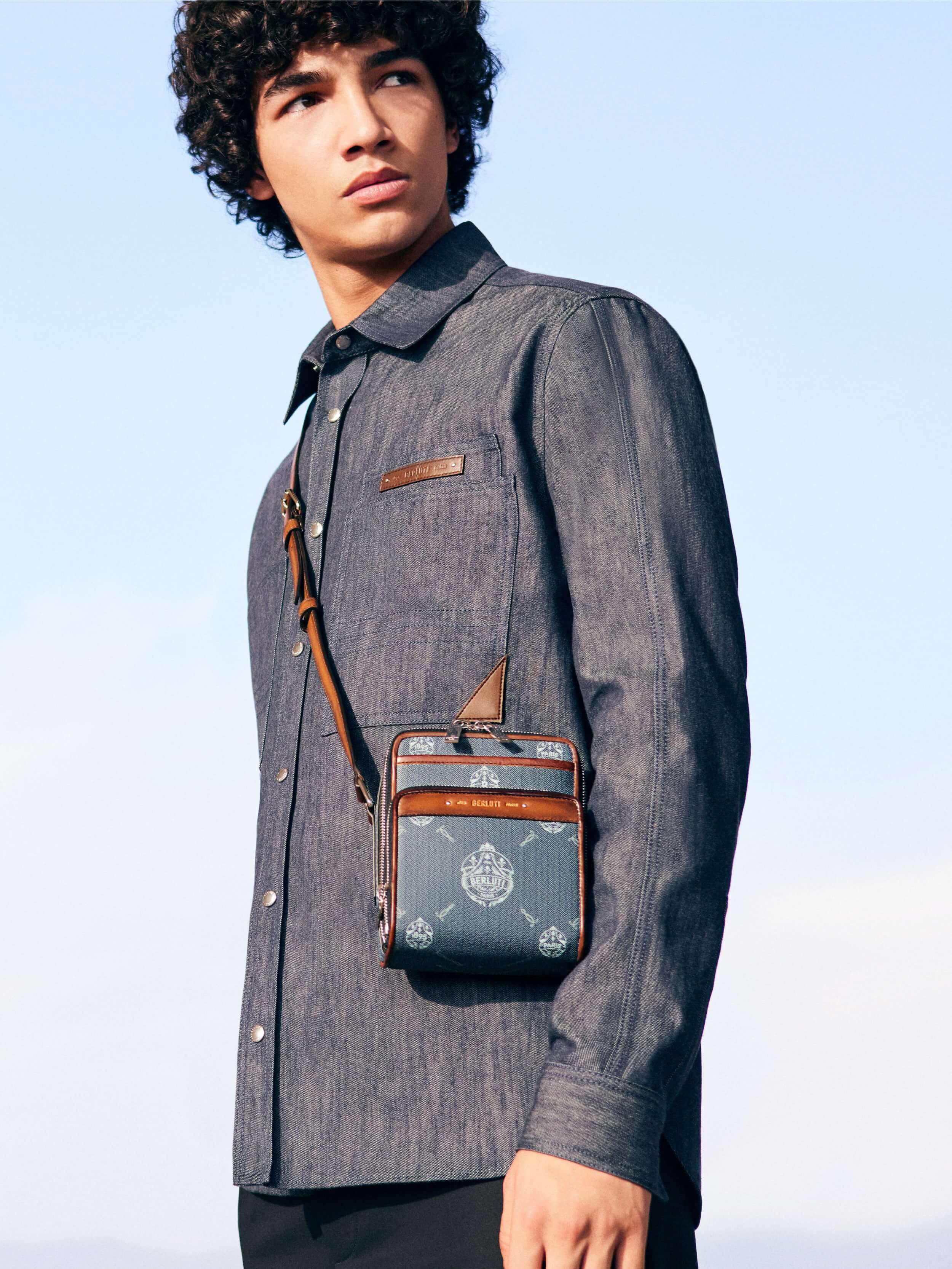 BERLUTI_SPRING 22_SIGNATURE CANVAS_CHEVRON_1 (1)-min