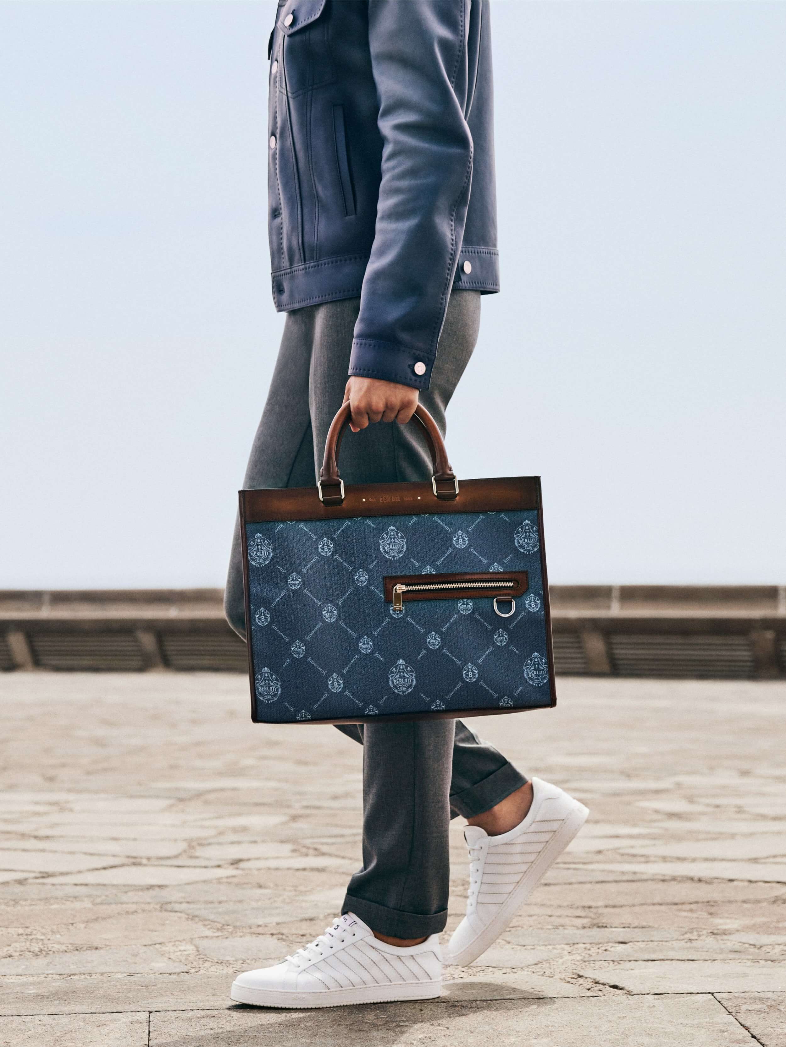 BERLUTI_SPRING 22_SIGNATURE CANVAS_CHEVRON_3 (1)-min
