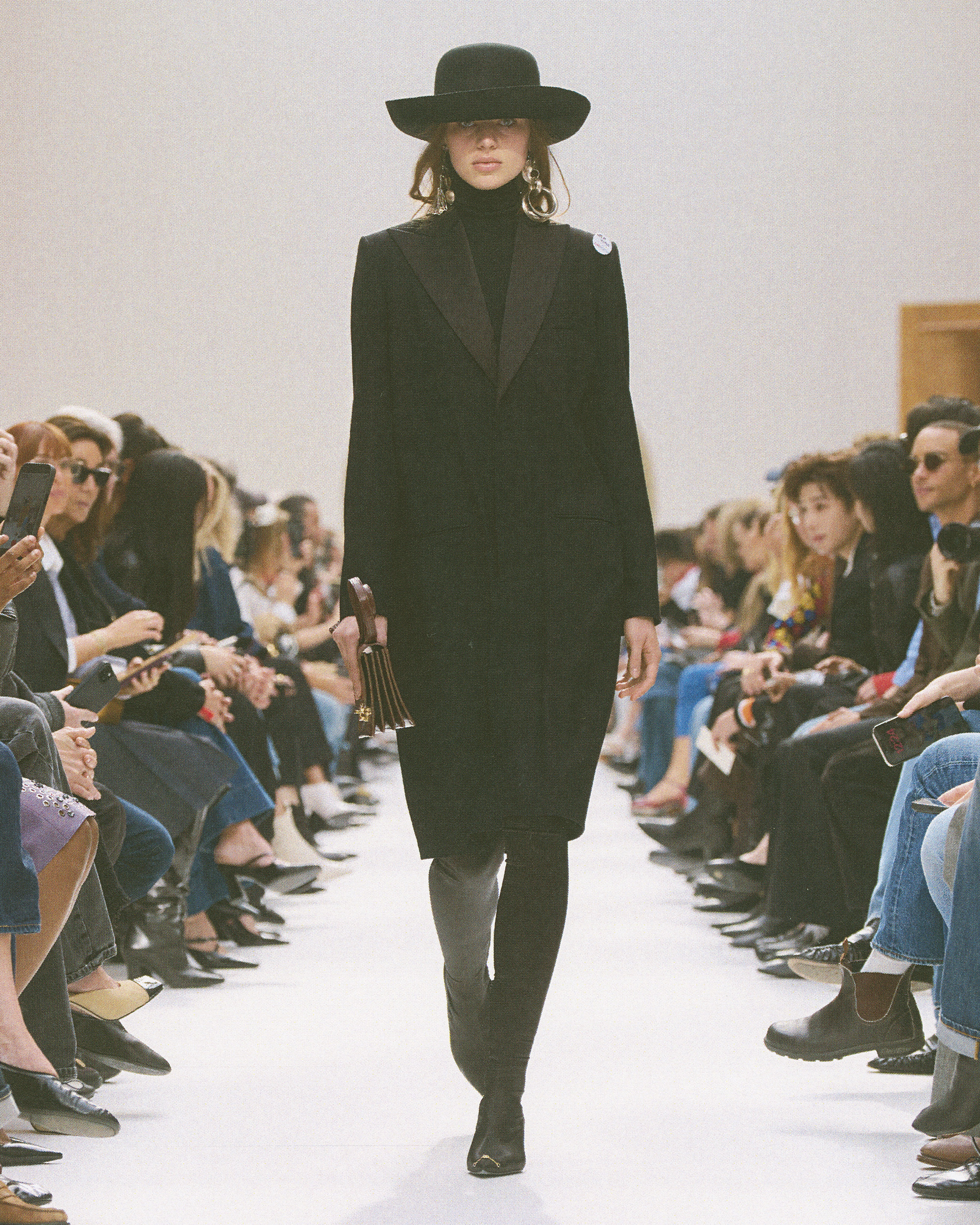 CELINE_070326_WINTER2026_SHOW_RUNWAY_KEYLOOKS_4X5_LOOK_01