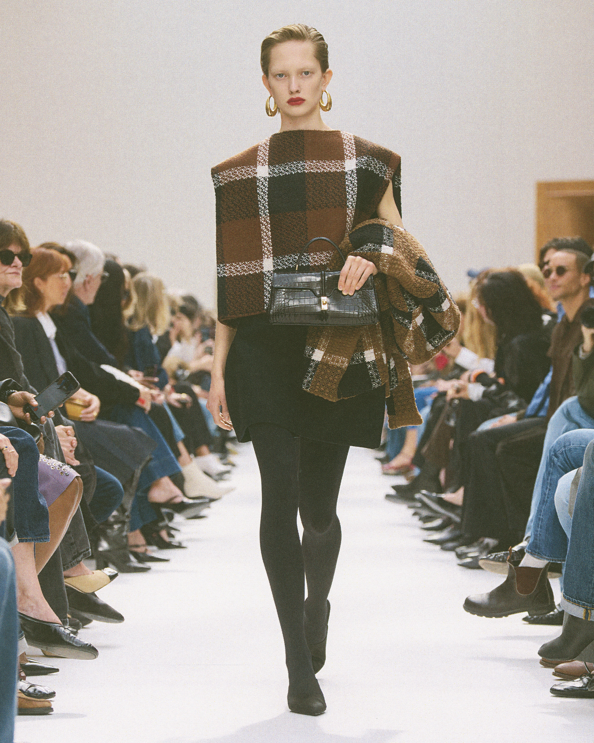 CELINE_070326_WINTER2026_SHOW_RUNWAY_KEYLOOKS_4X5_LOOK_06