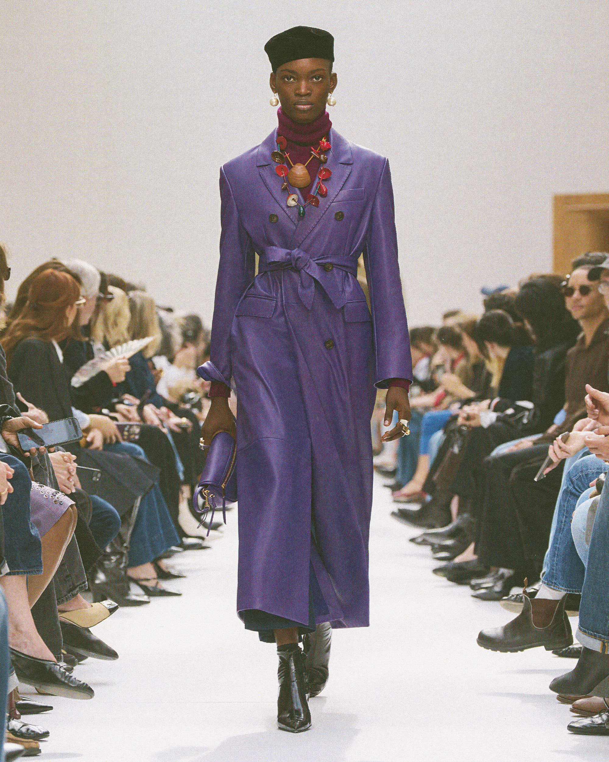 CELINE_070326_WINTER2026_SHOW_RUNWAY_KEYLOOKS_4X5_LOOK_16