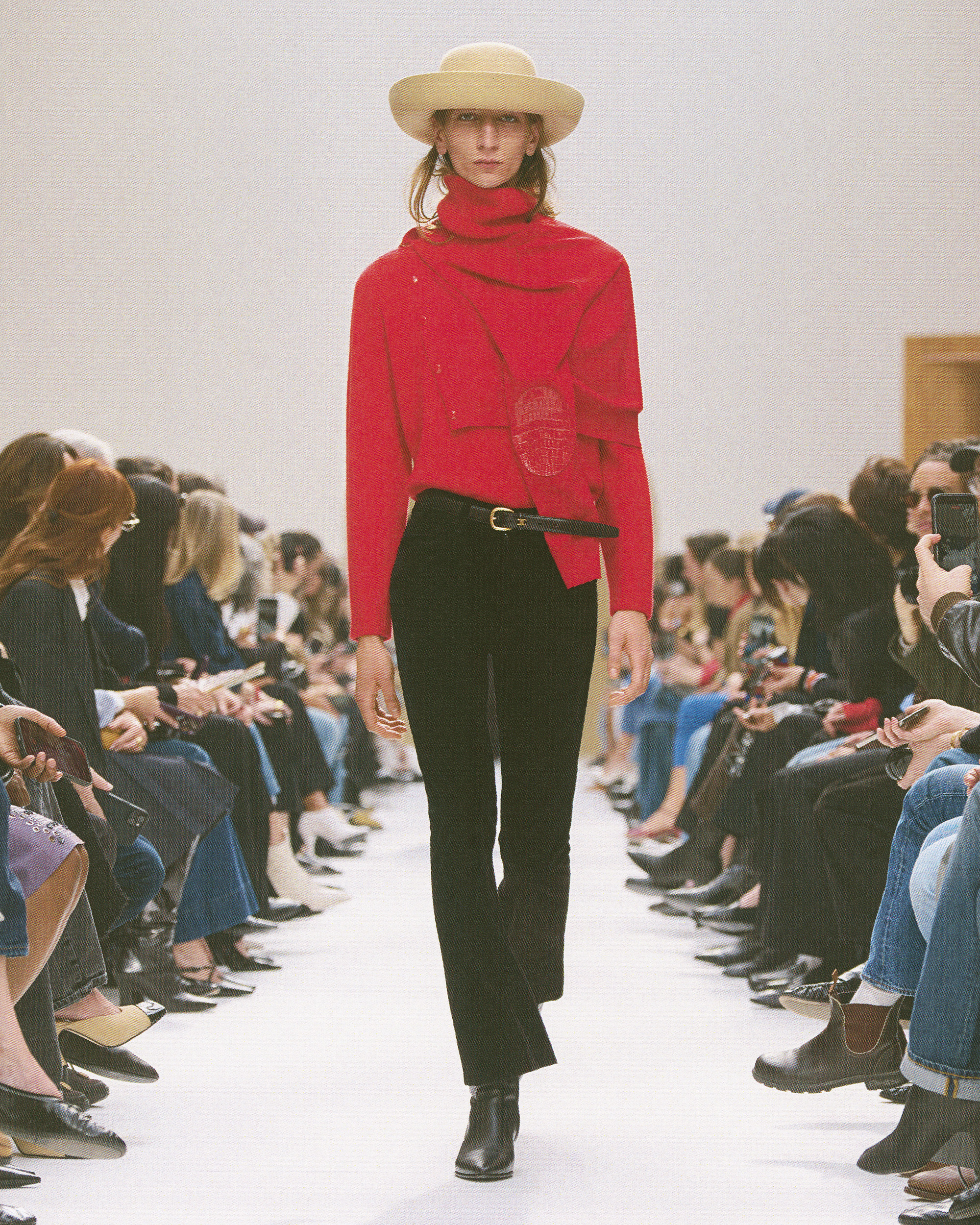 CELINE_070326_WINTER2026_SHOW_RUNWAY_KEYLOOKS_4X5_LOOK_33