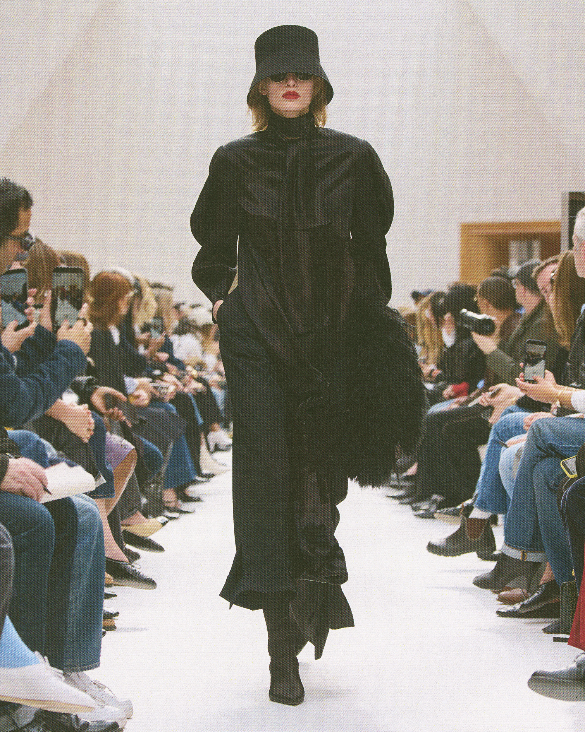 CELINE_070326_WINTER2026_SHOW_RUNWAY_KEYLOOKS_4X5_LOOK_34