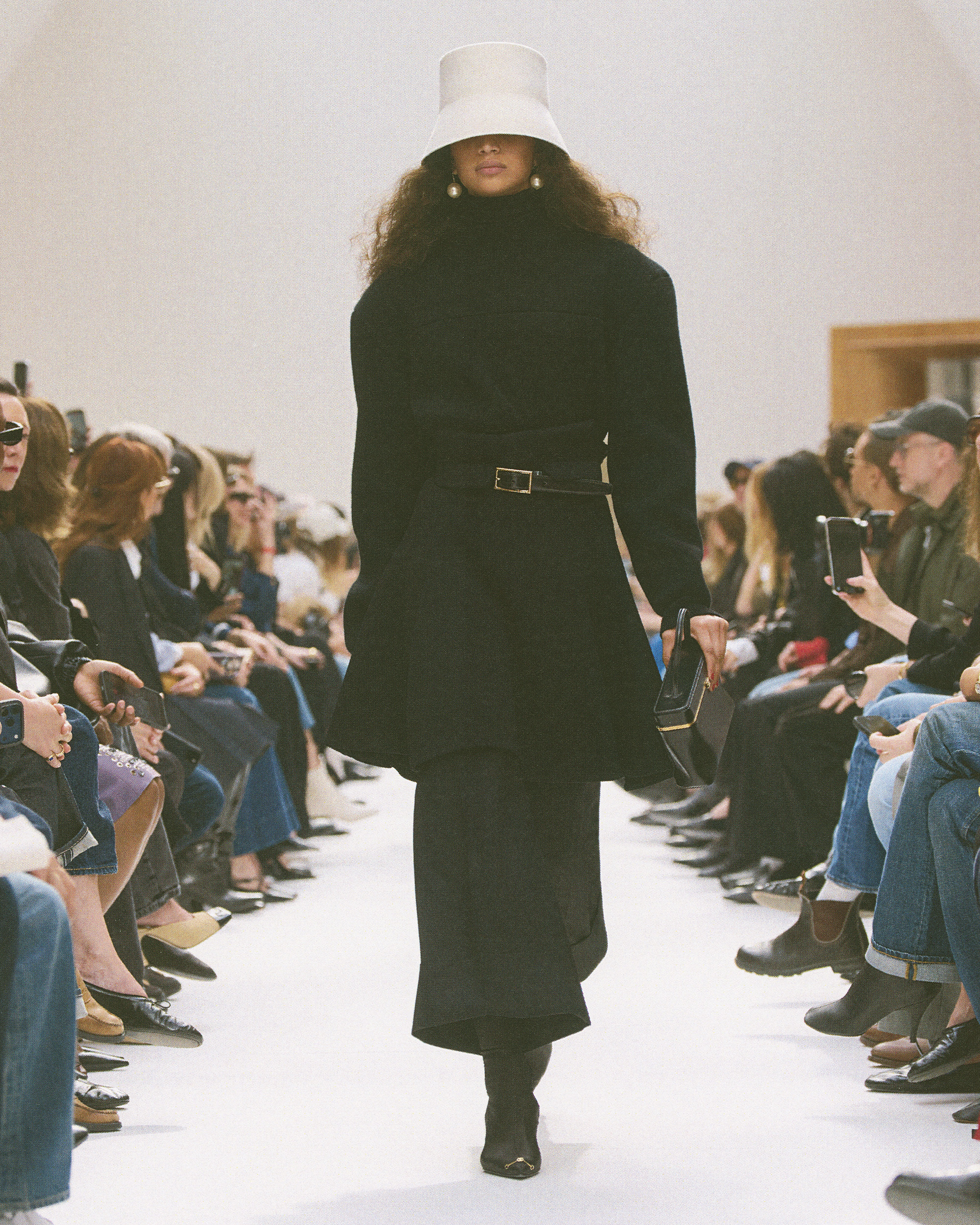 CELINE_070326_WINTER2026_SHOW_RUNWAY_KEYLOOKS_4X5_LOOK_37