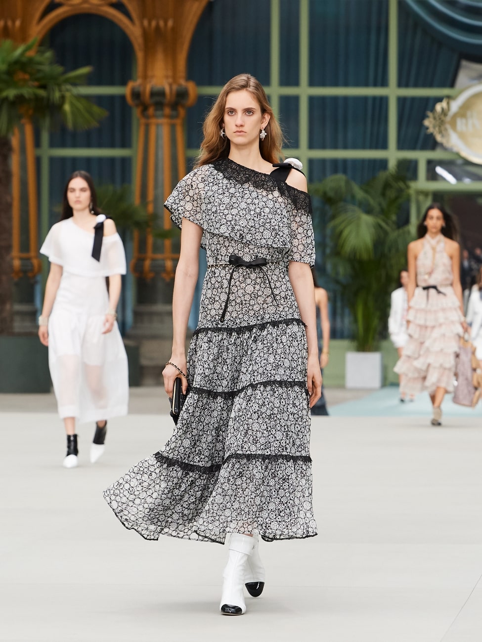 CHANEL CRUISE 2019/2020 COLLECTION - Time International