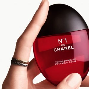CHANEL Introduces the New N°1 DE CHANEL SERUM-IN-MIST