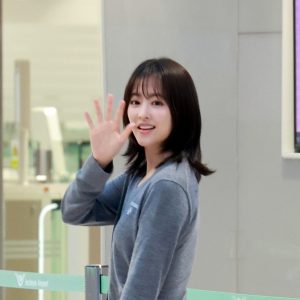Park Bo Young Spotted at Incheon Airport in Tory Burch