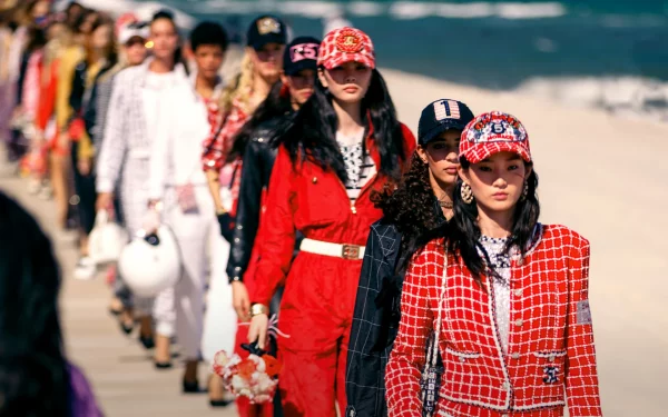 CHANEL The Cruise 2022/23 show in Miami - Chaubuinet