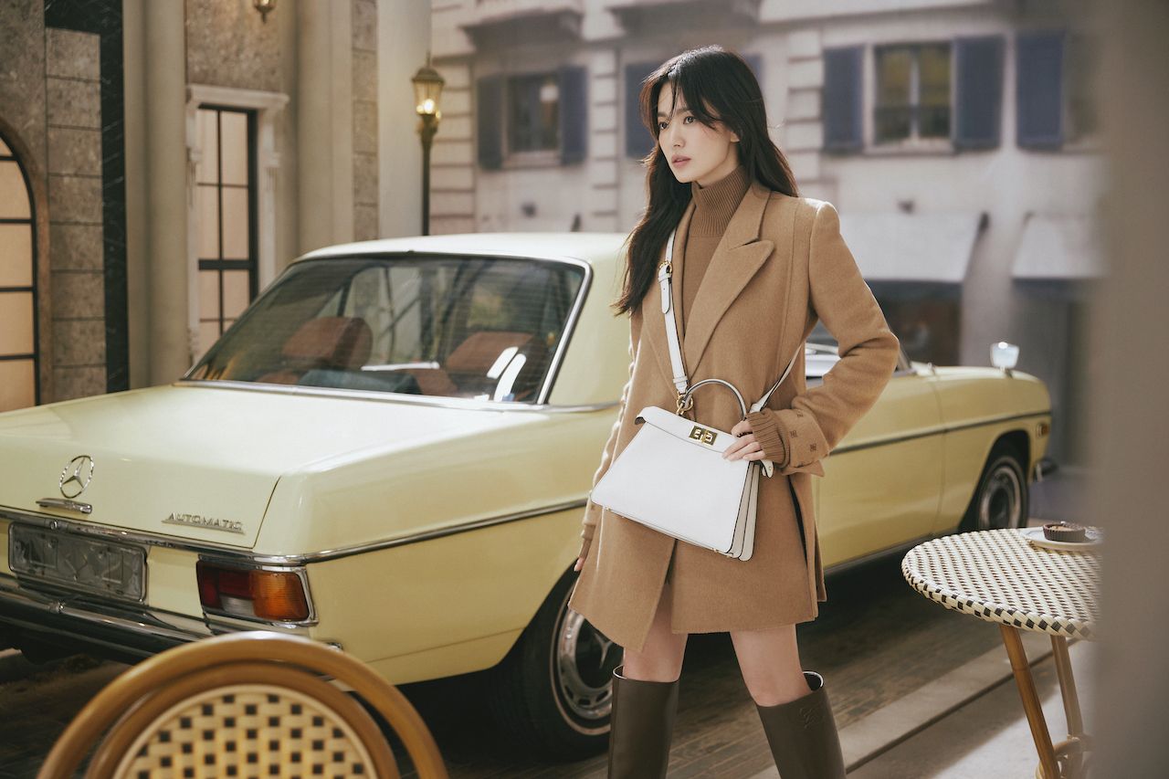 Mengapa Para Selebriti Memilih Fendi Peekaboo