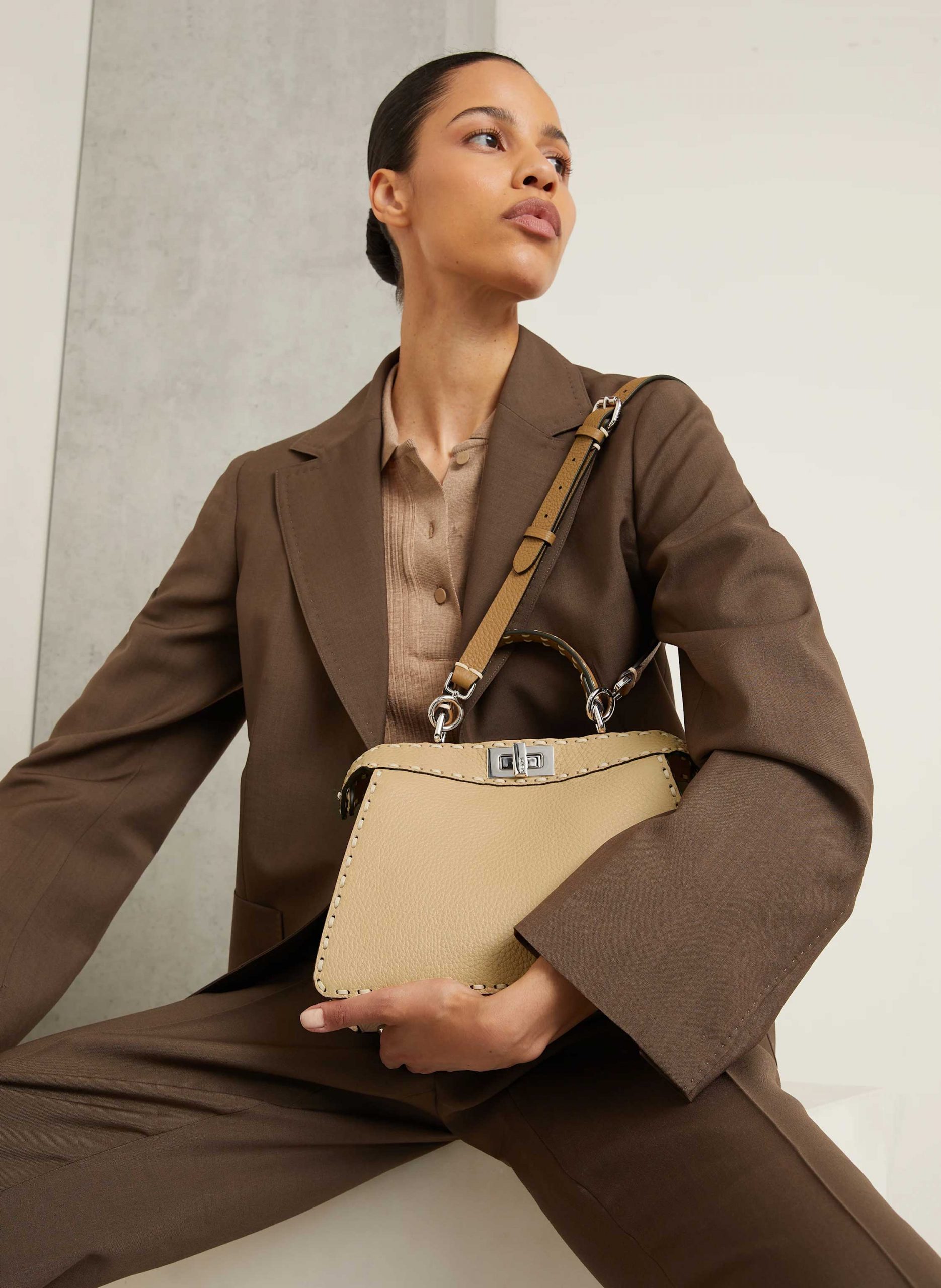 Styling Tips: Cara Memakai Fendi Peekaboo