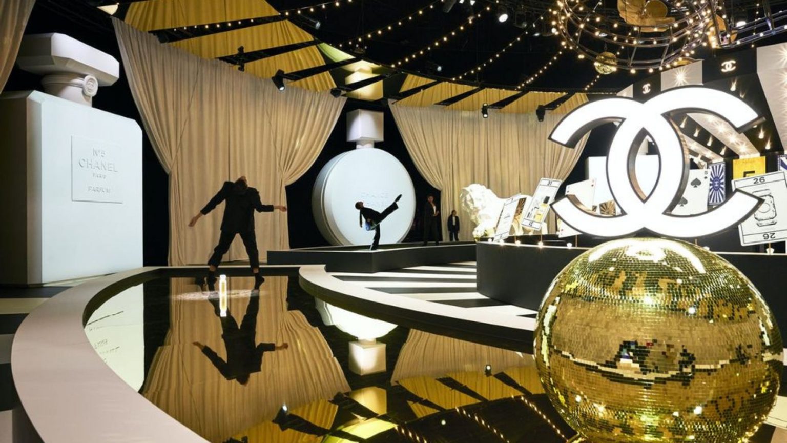 le-grand-num-ro-de-chanel-opens-in-paris-time-international