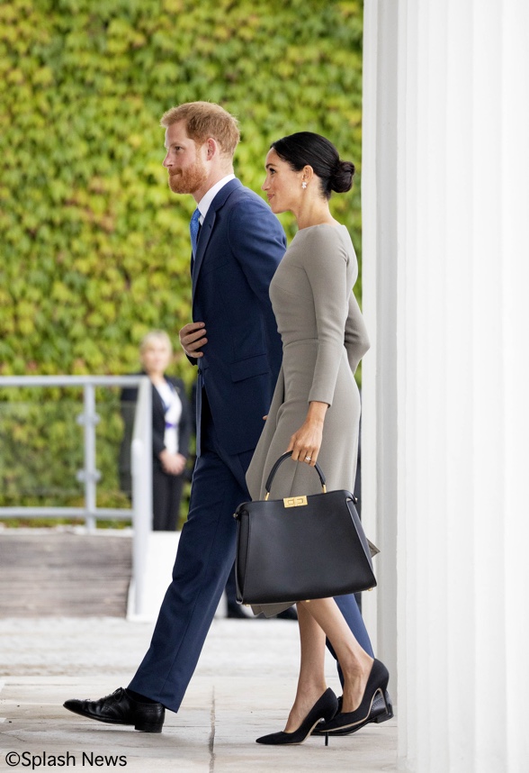 Fendi Peekaboo Essential Bag in Black Calfskin - Meghan Markle's Handbags -  Meghan's Fashion