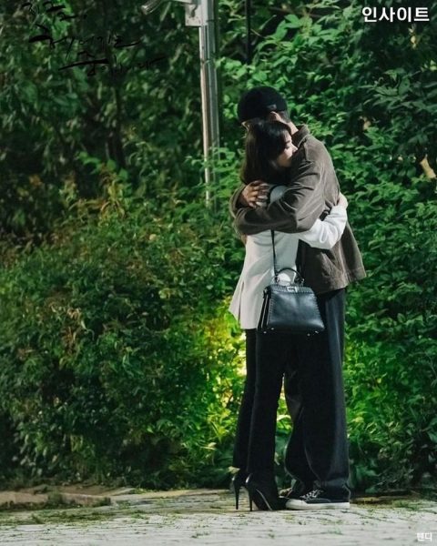 FENDI PEEKABOO COMPLETES SONG HYE-KYO STYLE IN “NOW WE ARE BREAKING UP” TV DRAMA