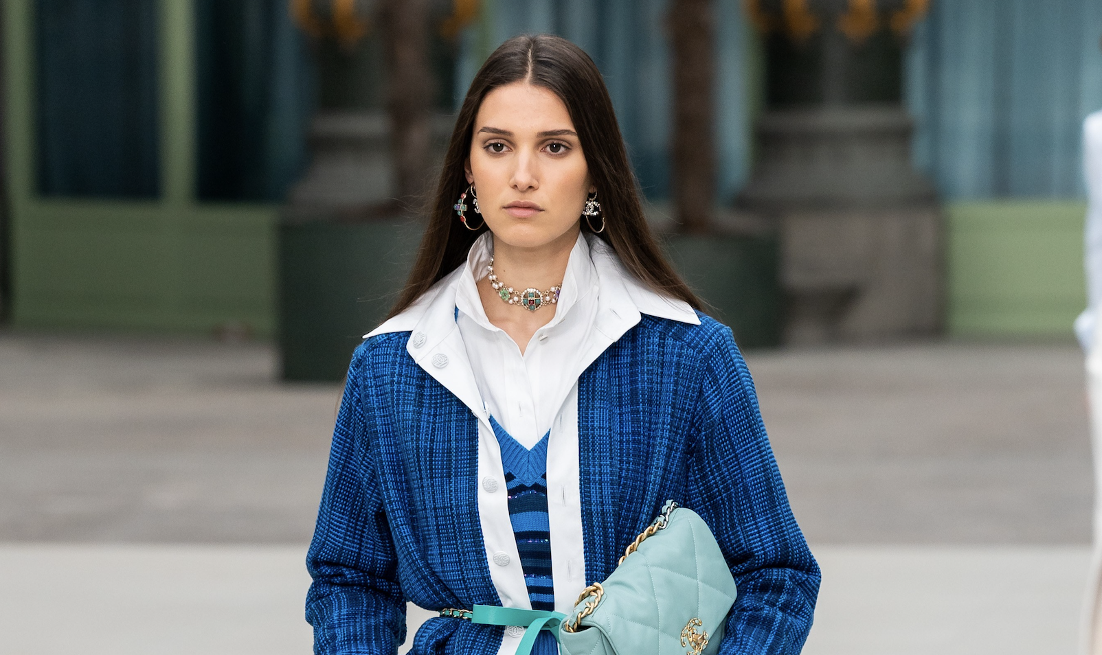 Tips How to Wear The Classic Blue Pantone 2020 Color of The Year