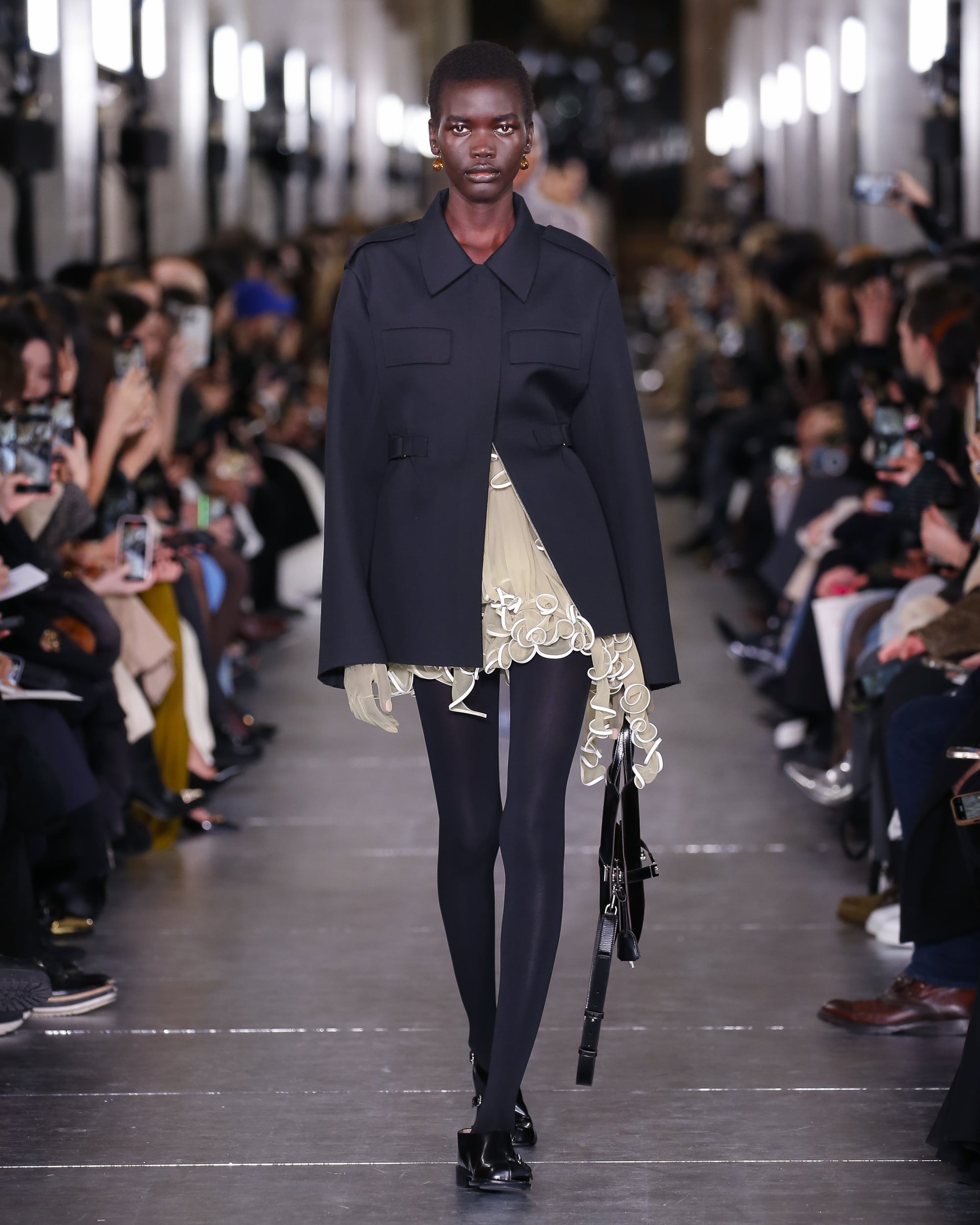 TB_FW24_RUNWAY_LOOKS_15_4x5-min