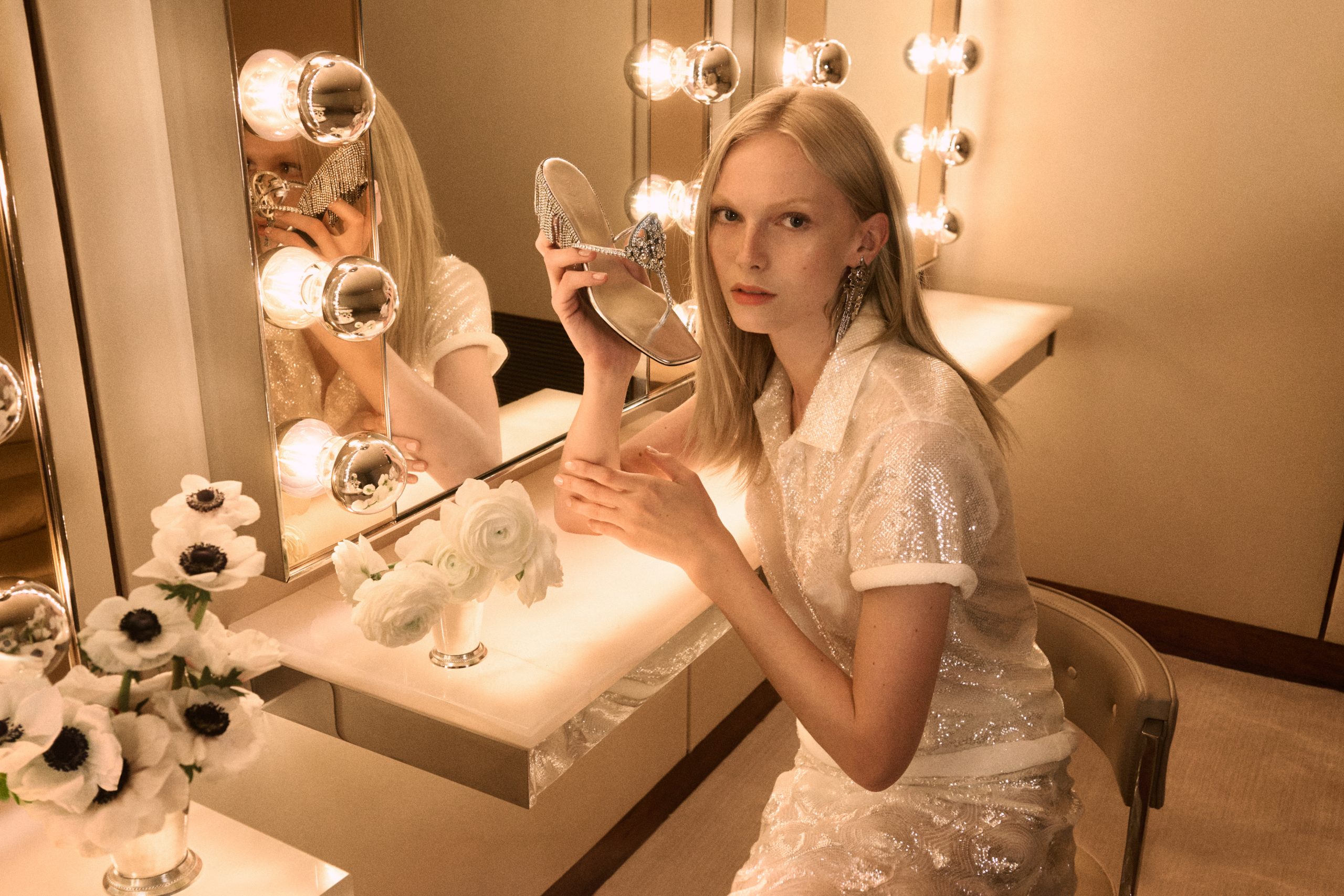 TB_HOL25_CAMPAIGN_MILLER_NOVELTY_SHOT_7_0197