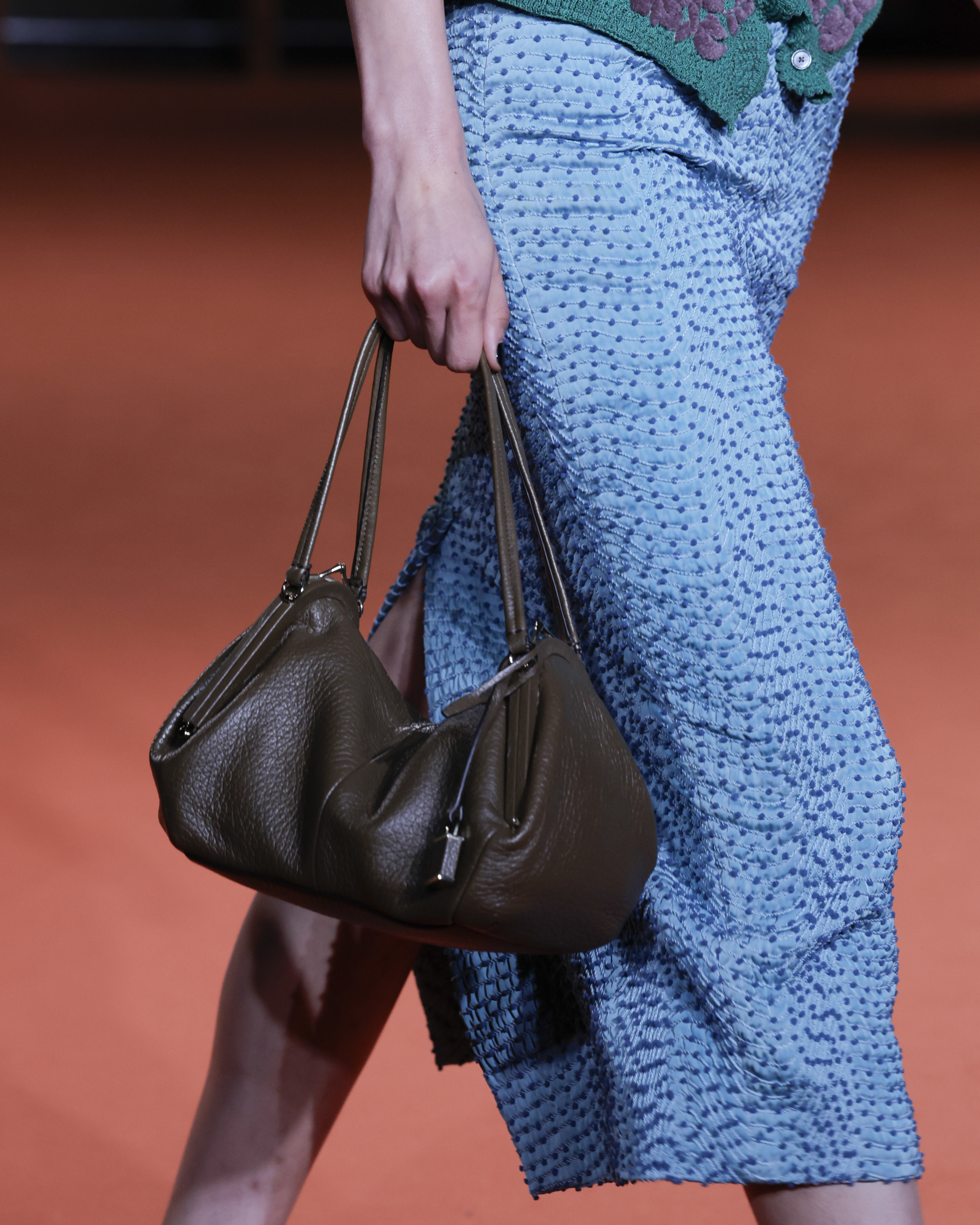 TB_SS27_SHOW_RUNWAY_DETAILS_4x5_004