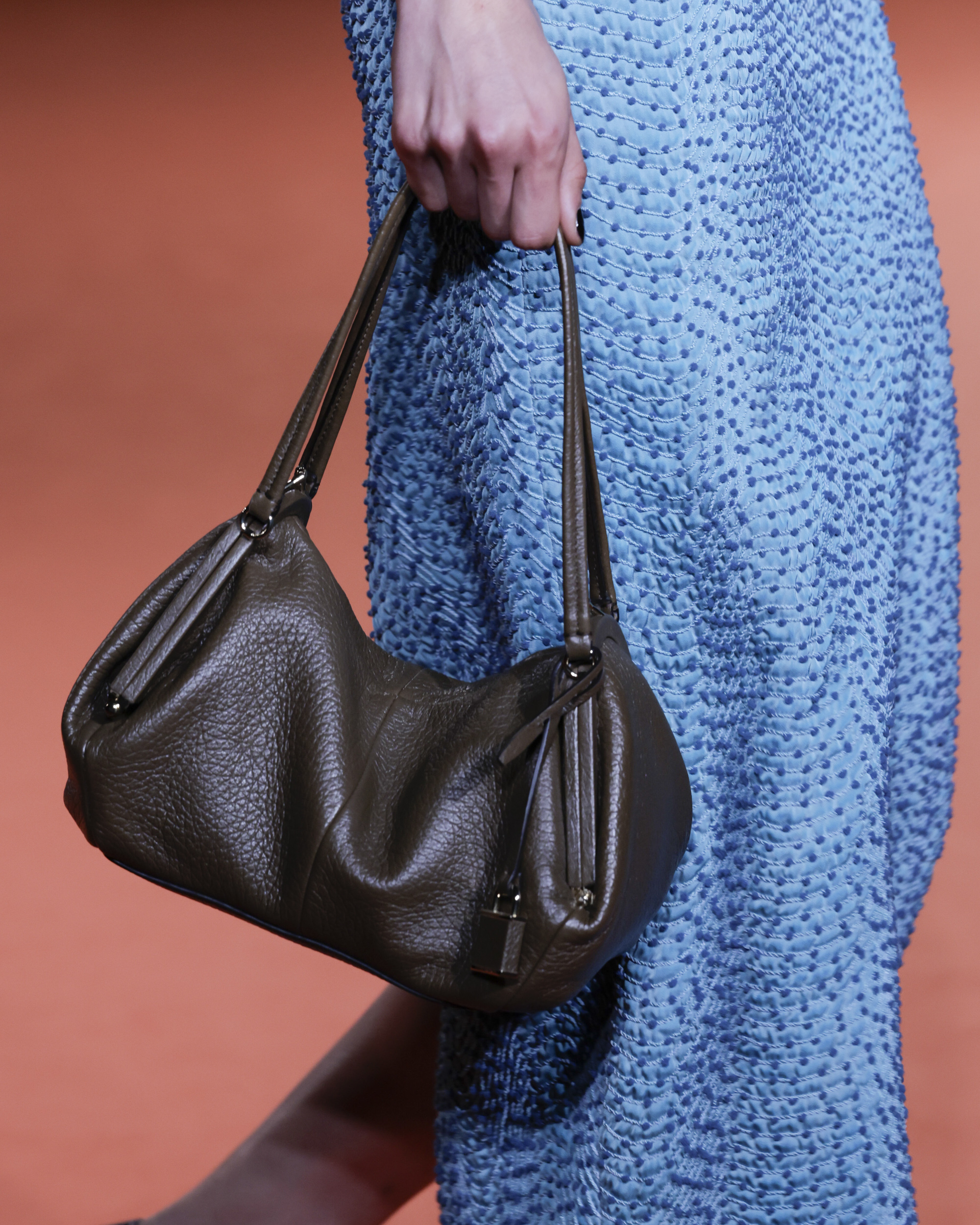 TB_SS27_SHOW_RUNWAY_DETAILS_4x5_005