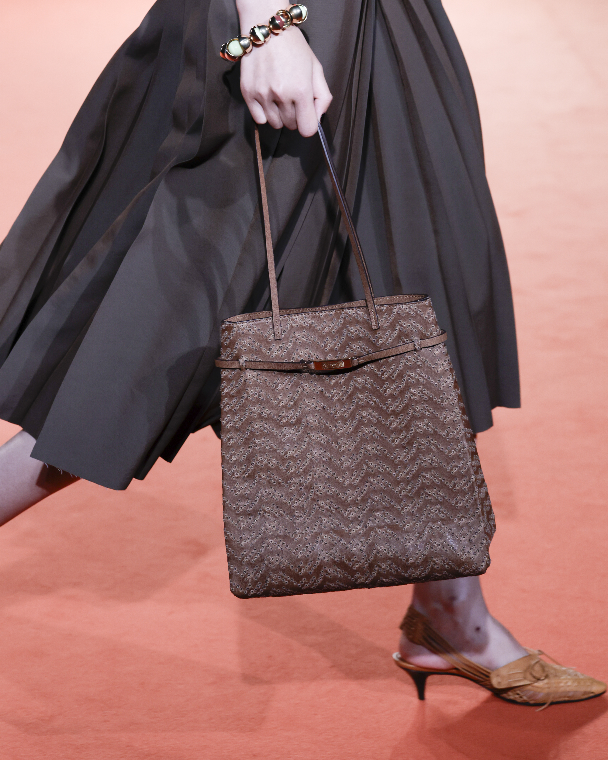 TB_SS27_SHOW_RUNWAY_DETAILS_4x5_083