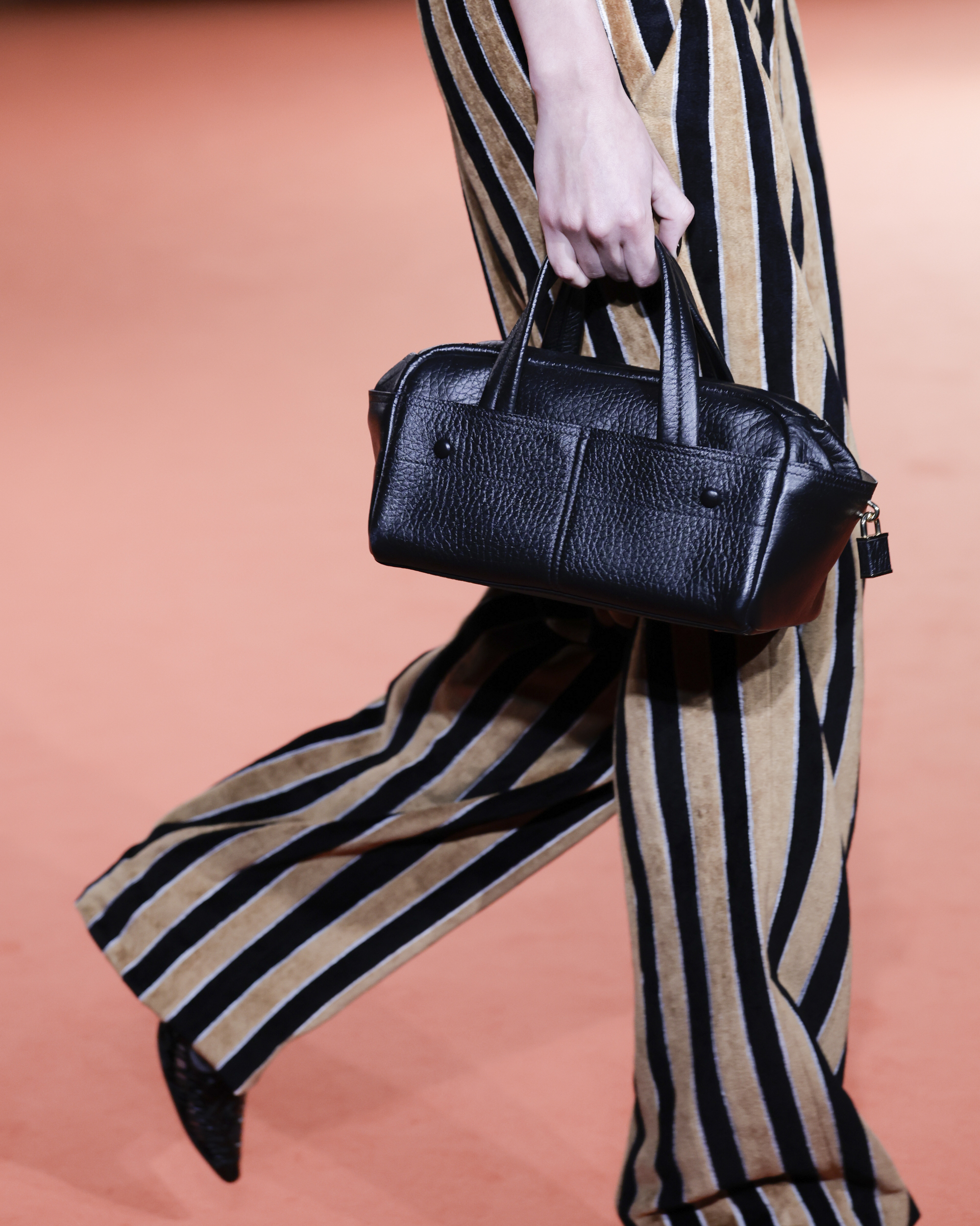 TB_SS27_SHOW_RUNWAY_DETAILS_4x5_130