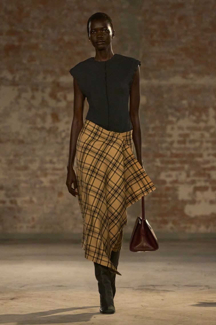 ami_paris_runway_3