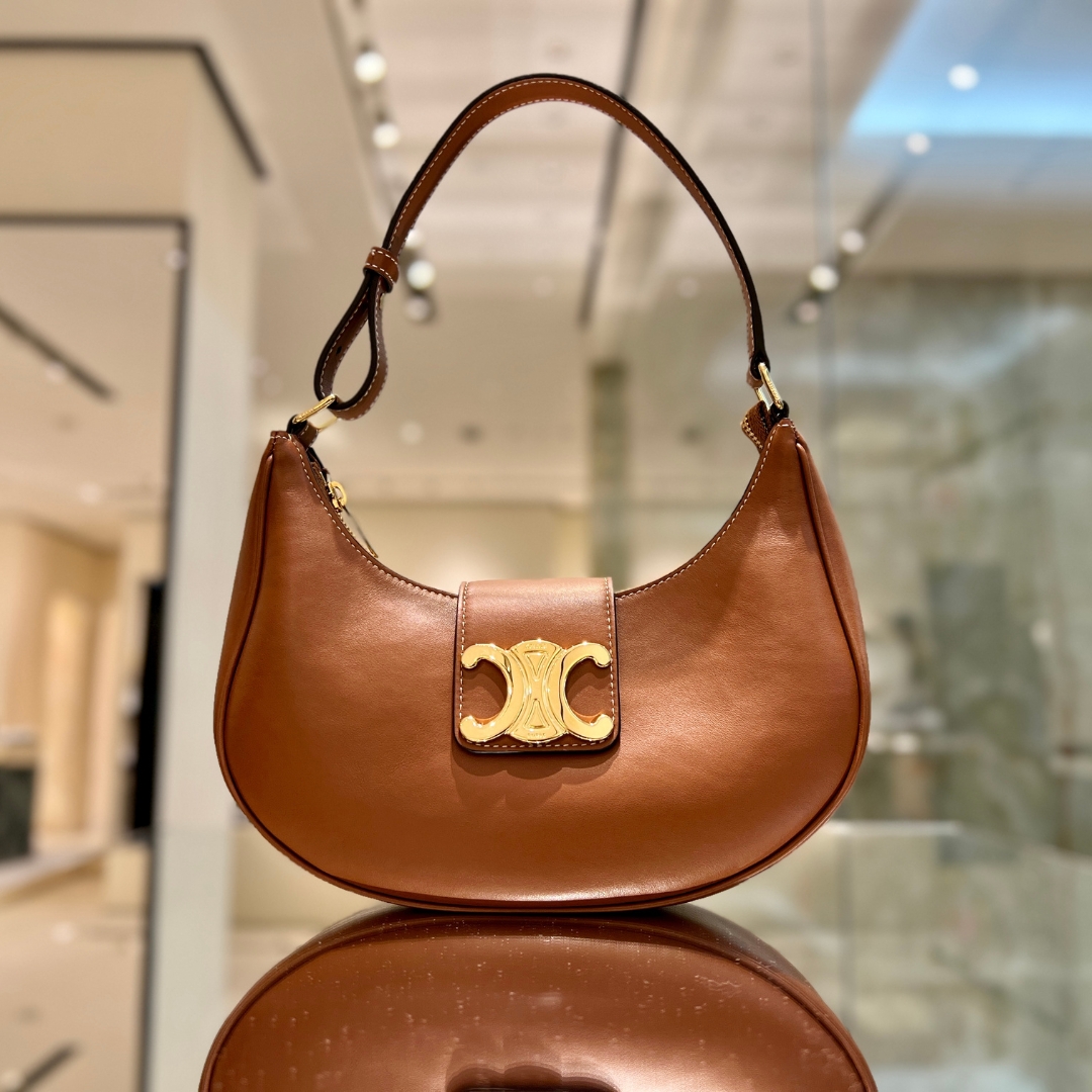 THIS CELINE TRIOMPHE BAG IS A CLASSIC STAPLE - Time International