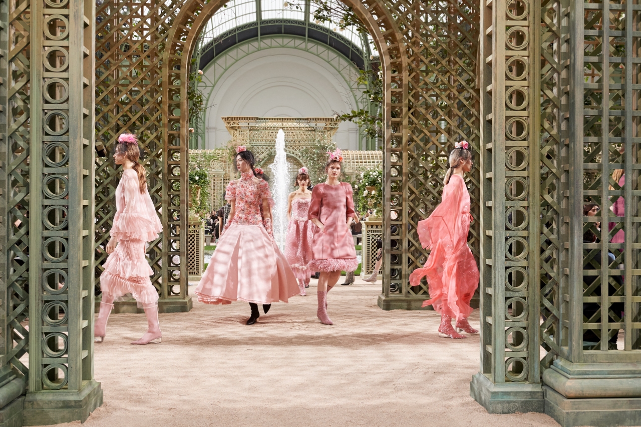 PFW 2018: Chasing waterfalls at Chanel's Spring 2018 Collection