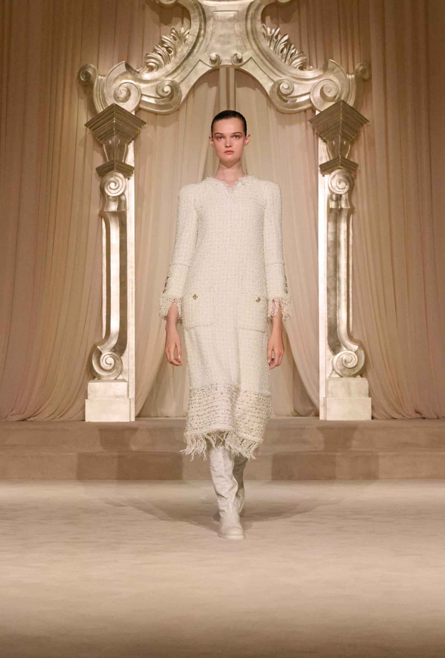 chanel_fw-2025-26-hc-copyright-chanel-look-01-LD