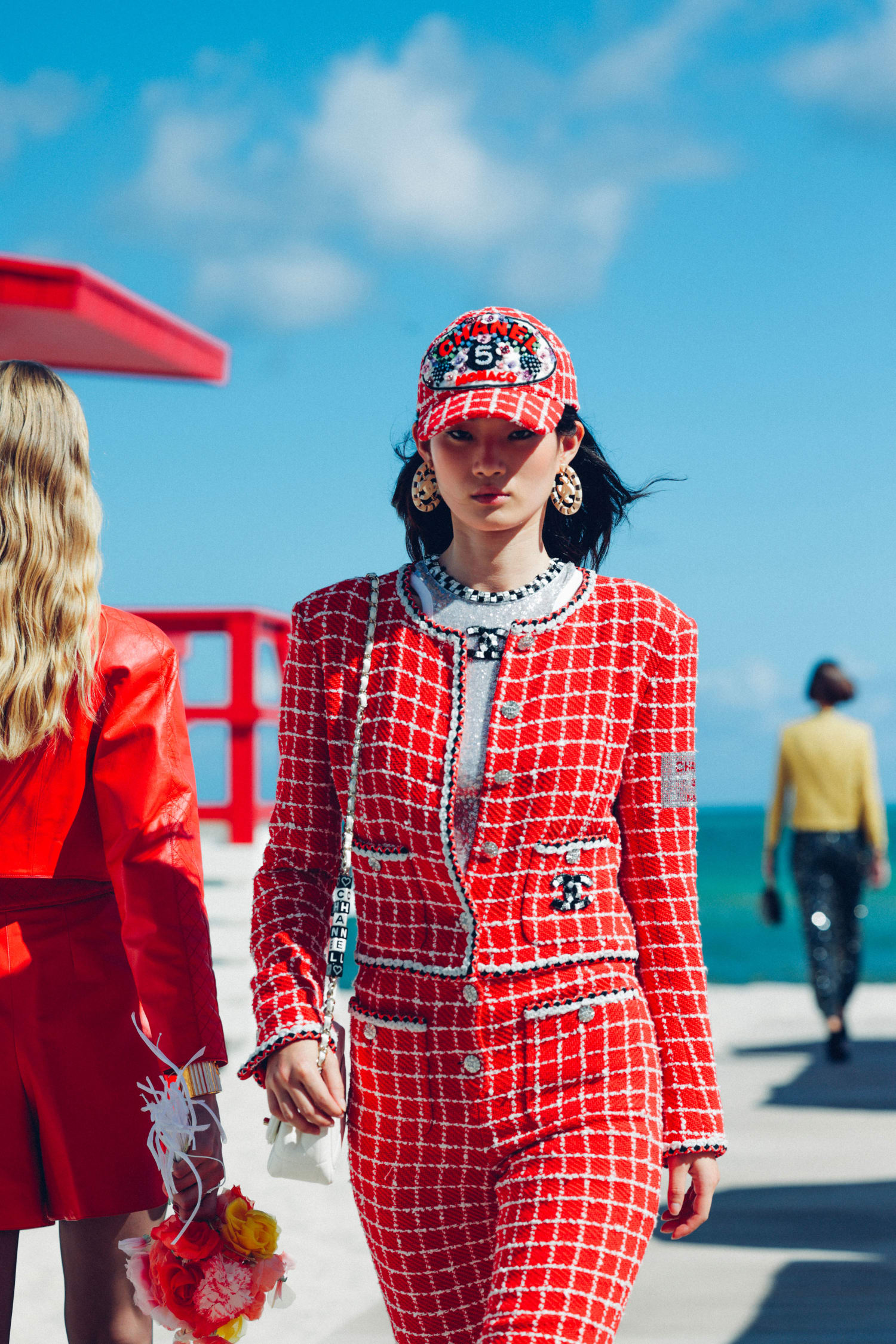 chanel_look-001-cruise-2022-23-show-in-miami-21-LD