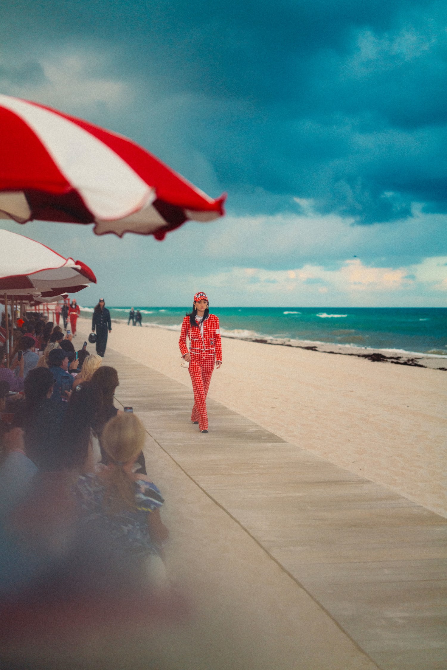 chanel_look-001-cruise-2022-23-show-in-miami-31-LD