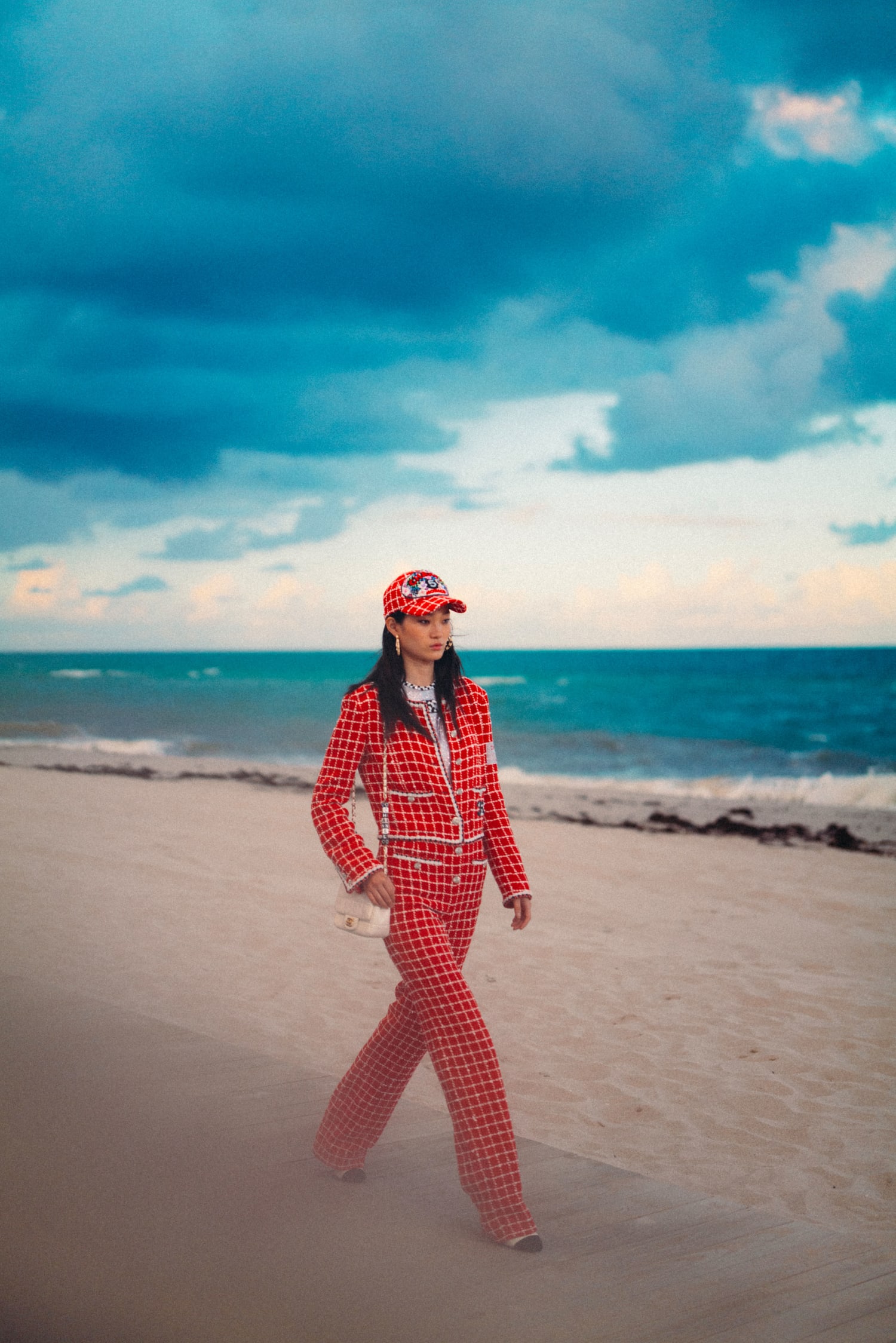 chanel_look-001-cruise-2022-23-show-in-miami-41-LD