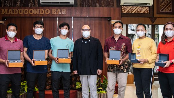 INTIME PRESENTS TAG HEUER TIMEPIECES TO INDONESIAN PARALYMPIC 2020 MEDALISTS