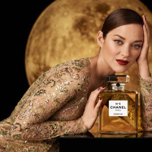 CHANEL introduces the N°5 HOLIDAY 2021 COLLECTION