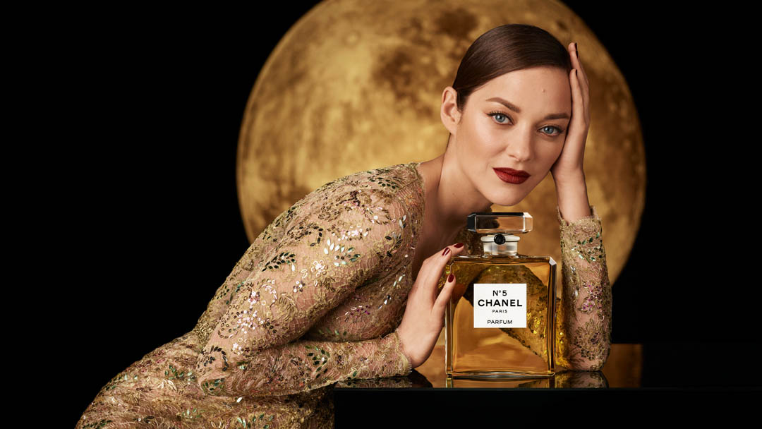 CHANEL introduces the N°5 HOLIDAY 2021 COLLECTION - Time International