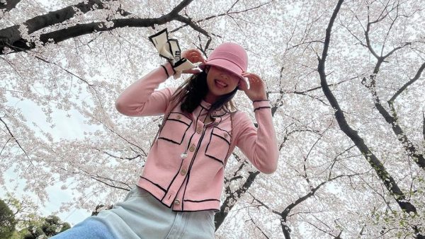 PINK IS THE COLOR OF SUMMER, ACCORDING TO JENNIE KIM OF BLACKPINK AND CHANEL