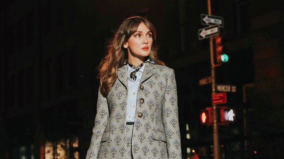 luna maya tory burch new york fall winter 2021