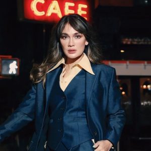 LUNA MAYA EMBRACES MASCULINE DRESSING IN TORY BURCH FALL WINTER 2021