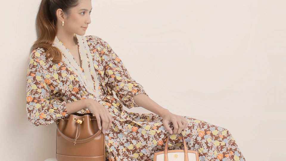 WHAT'S INSIDE HER BAG: MIKHA TAMBAYONG AND TORY BURCH T MONOGRAM BUCKET BAG  - Time International