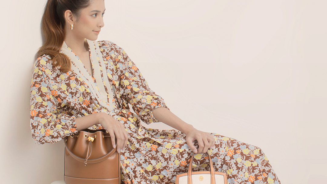 WHAT’S INSIDE HER BAG: MIKHA TAMBAYONG AND TORY BURCH T MONOGRAM BUCKET BAG