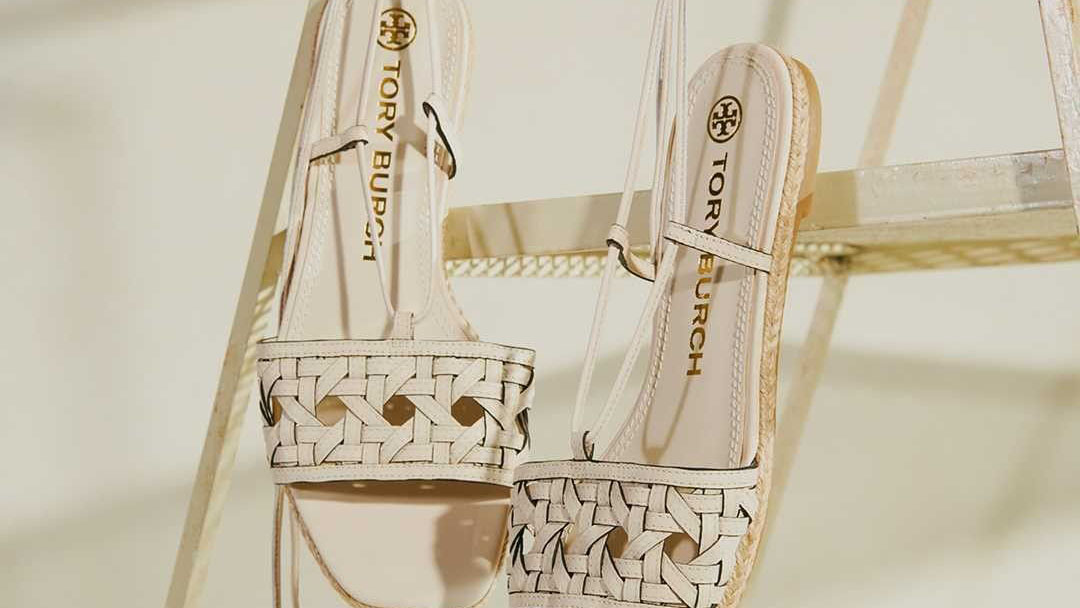 COMFORTABLE SUMMER FOOTWEAR FROM TORY BURCH