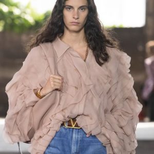 THE VALENTINO RUNWAY TREATMENT FOR YOUR DENIM OUTFIT