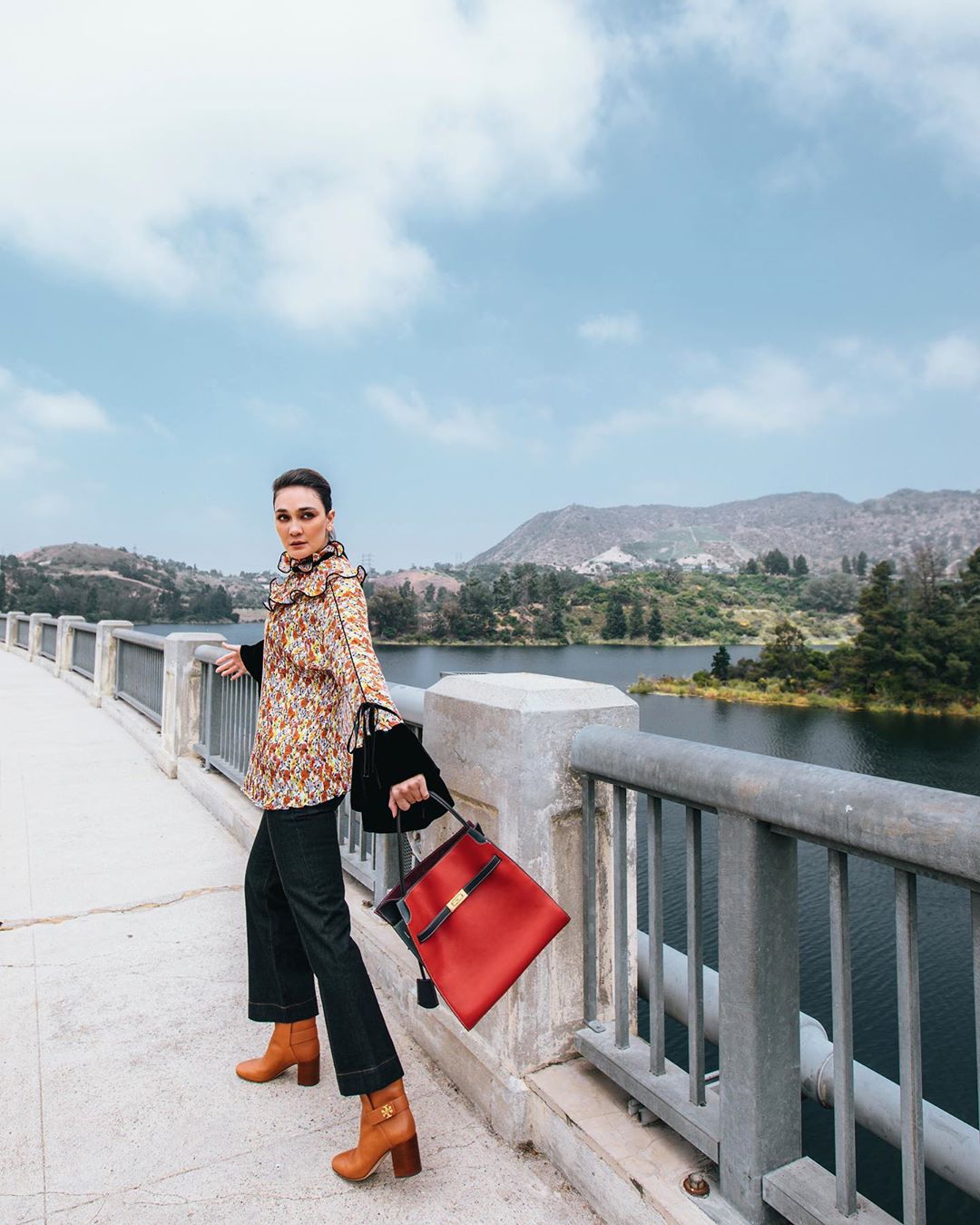 The New Chanel 19 Bag and Laura Basuki - Time International