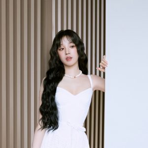Yuqi of (G)I-DLE’s Summer Chic Tory Burch Moment